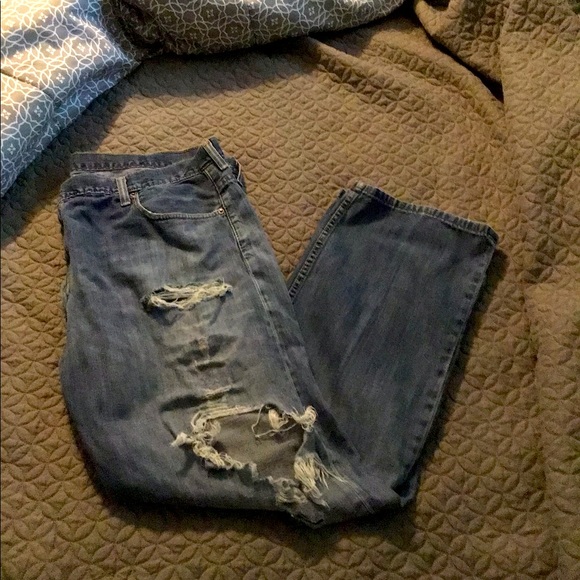 Men’s Distressed Levi Jeans. - Picture 2 of 3